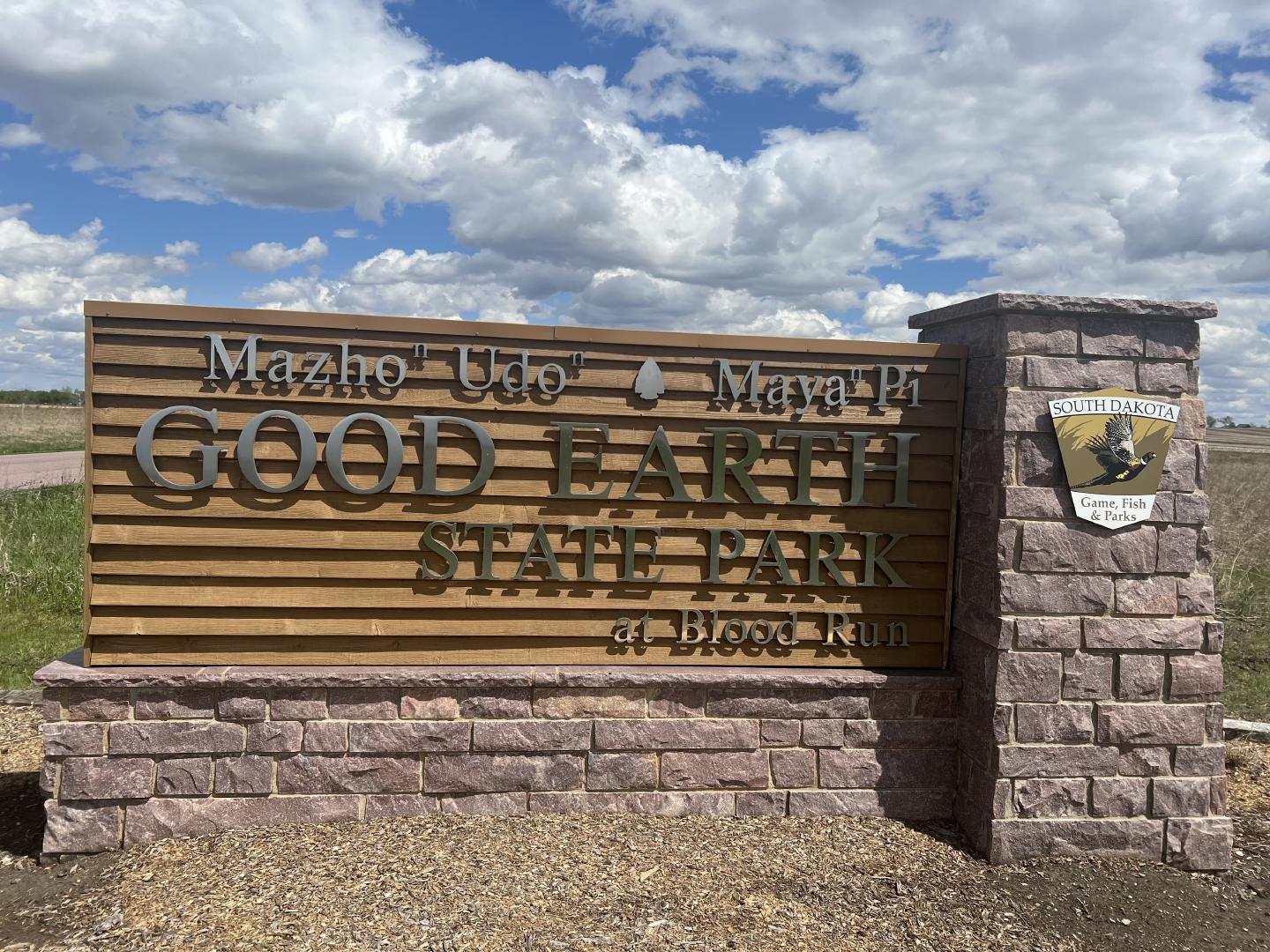 Entrance sign to Good Earth State Park